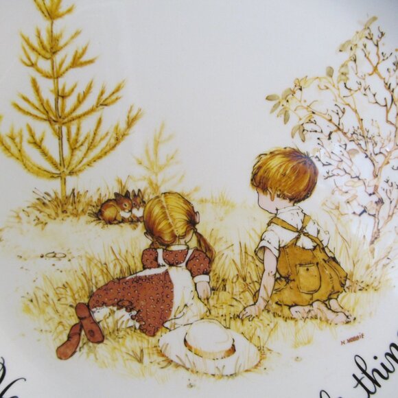 Holly Hobbie Collector's Edition Plate 1972 Happiness is Found in Little Things - Picture 5 of 7
